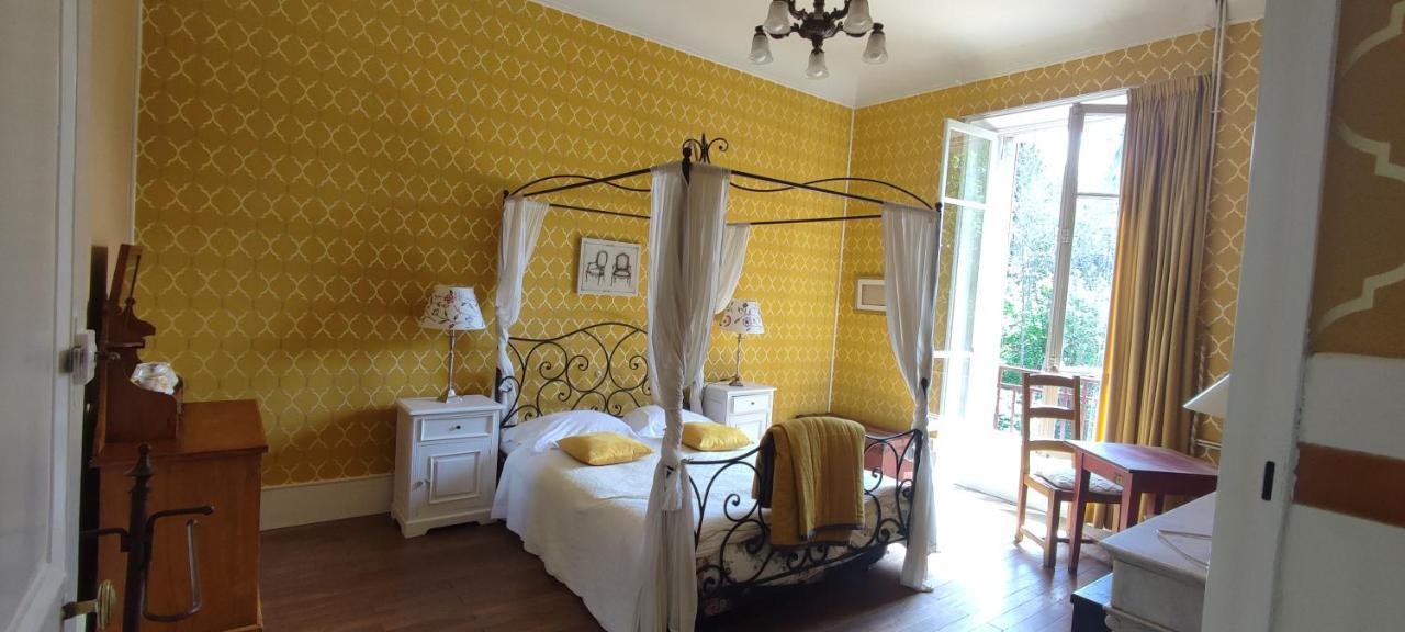 Bessines-sur-Gartempe Chambres D'Hotes-Chateau Constant מראה חיצוני תמונה