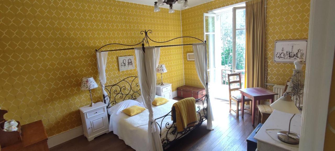 Bessines-sur-Gartempe Chambres D'Hotes-Chateau Constant מראה חיצוני תמונה