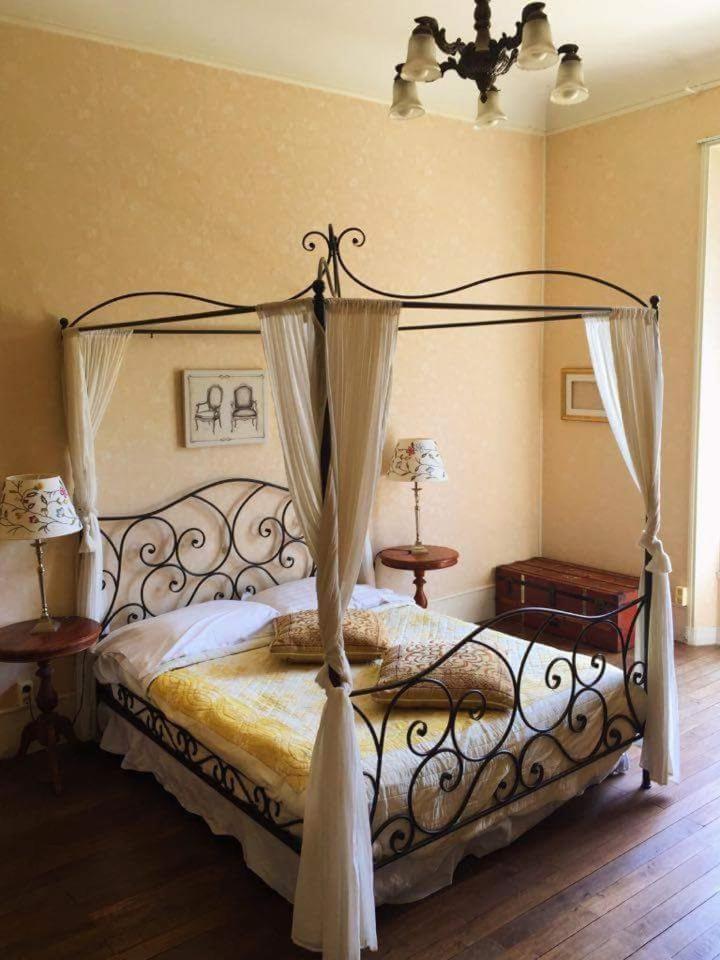 Bessines-sur-Gartempe Chambres D'Hotes-Chateau Constant חדר תמונה